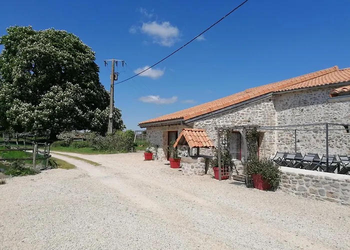 Gite Le Marronnier - Parthenay - 10 Personnes - Gite A La Campagne A 3 Kms Du Centre-Ville
