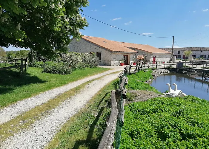 Gite Le Marronnier - Parthenay - 10 Personnes - Gite A La Campagne A 3 Kms Du Centre-Ville